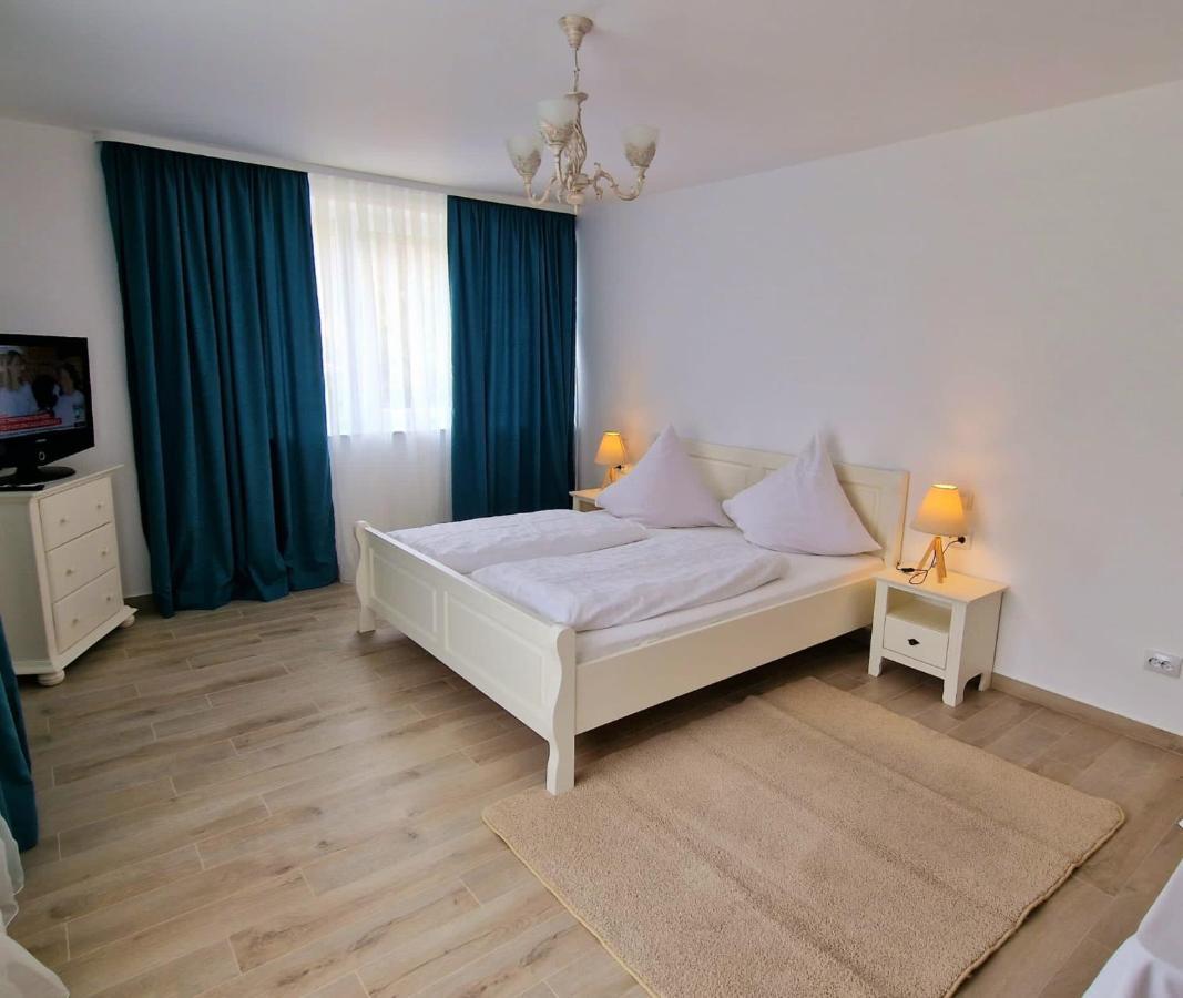 Casa Avram Hotell Sucevita Eksteriør bilde