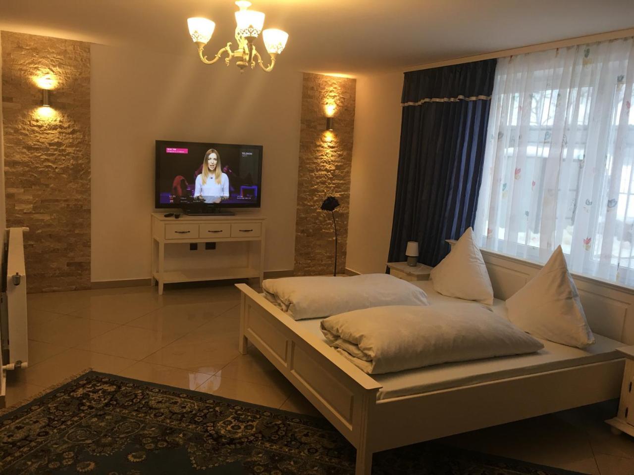 Casa Avram Hotell Sucevita Eksteriør bilde