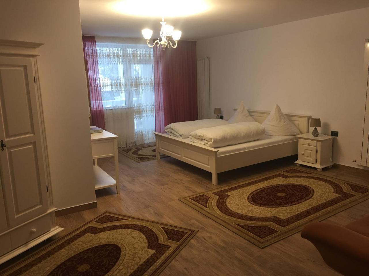 Casa Avram Hotell Sucevita Eksteriør bilde